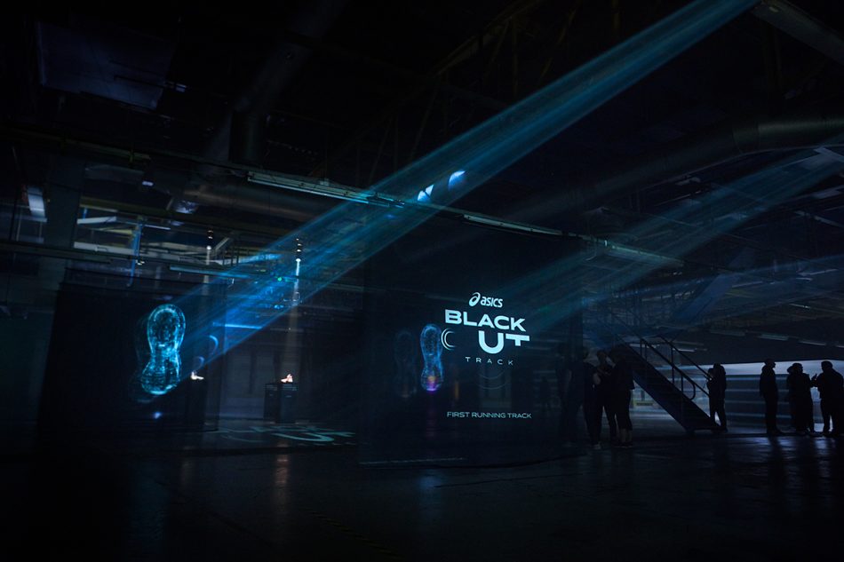 ASICS Blackout Track